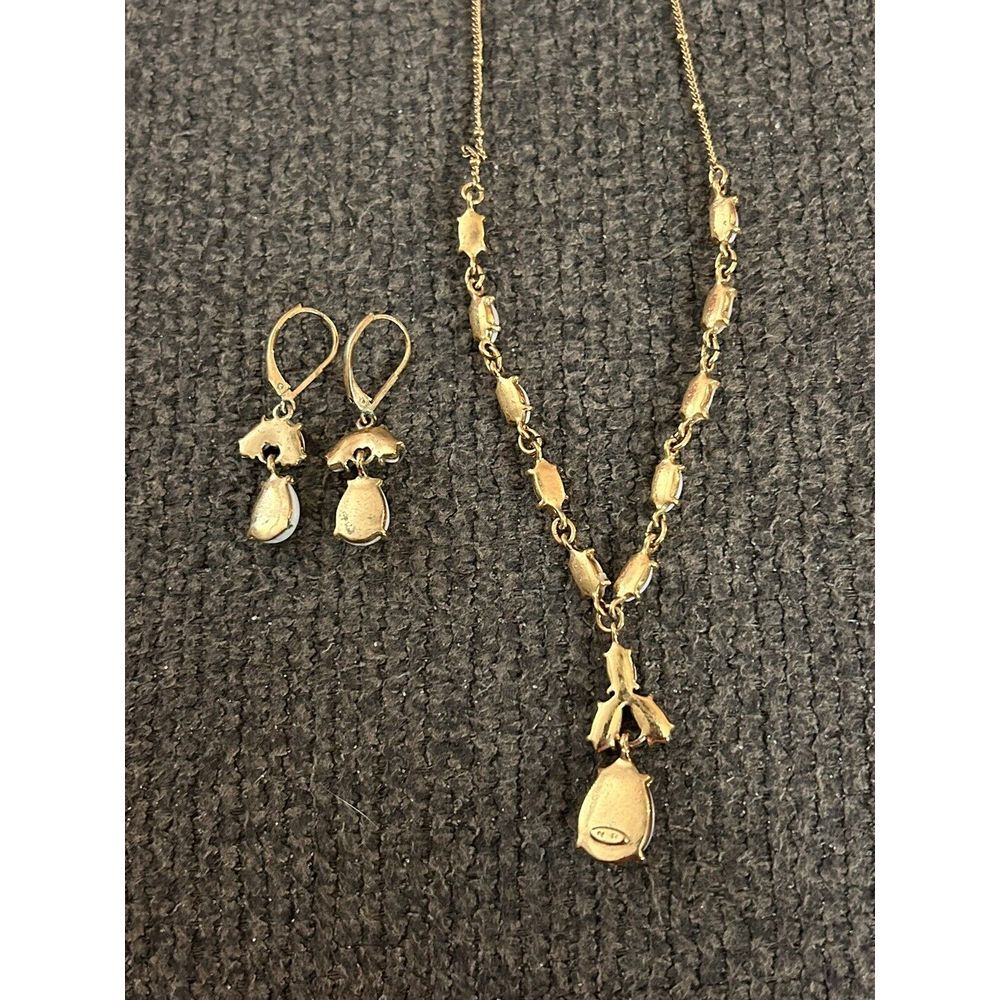 Avon Nina Ricci White Faux Opal Teardrop‎ Gold Tone Necklace Earring Set - Picture 4 of 5
